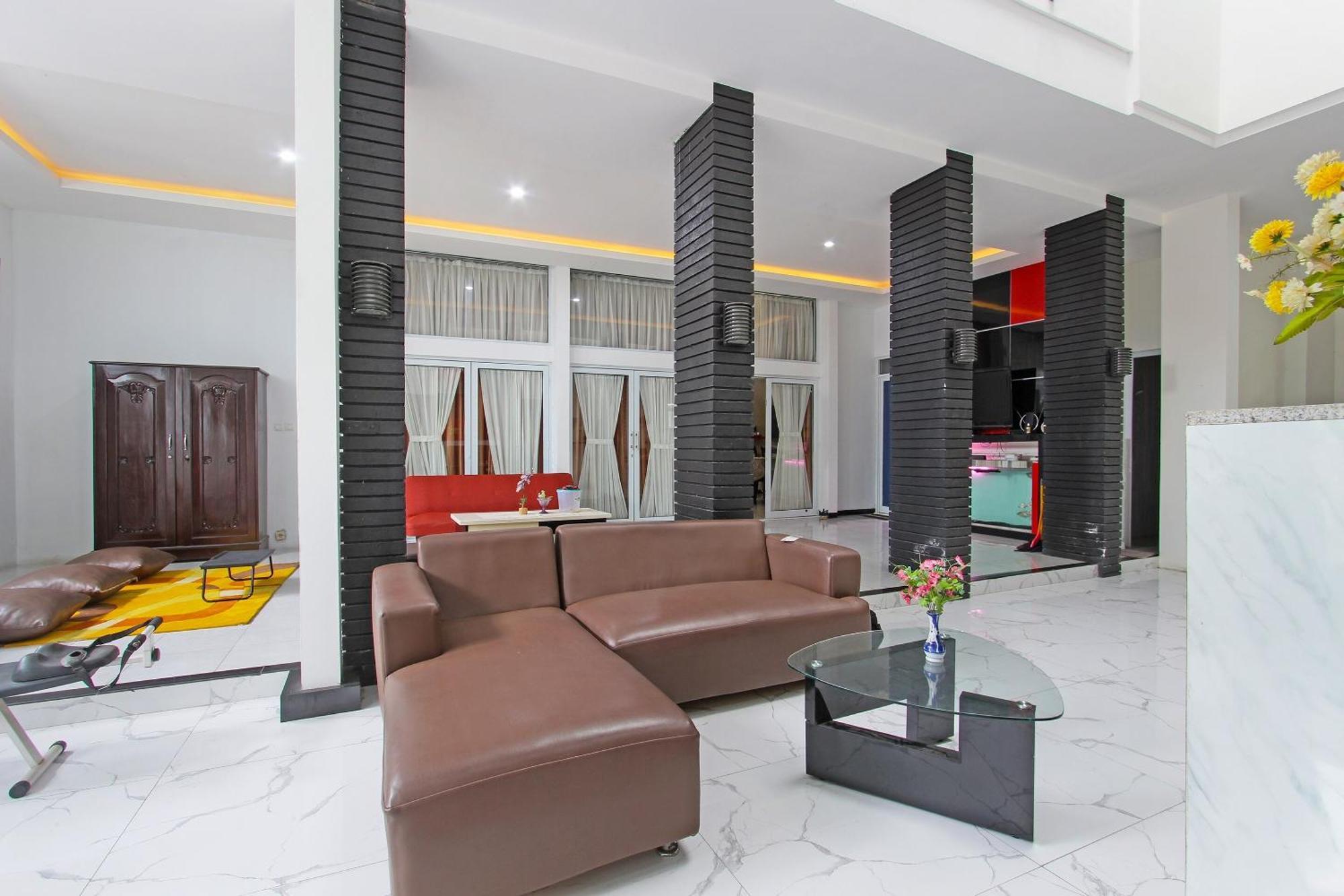 Super Oyo Capital O 91665 D'Prof Exclusive Guesthouse Semarang Eksteriør billede