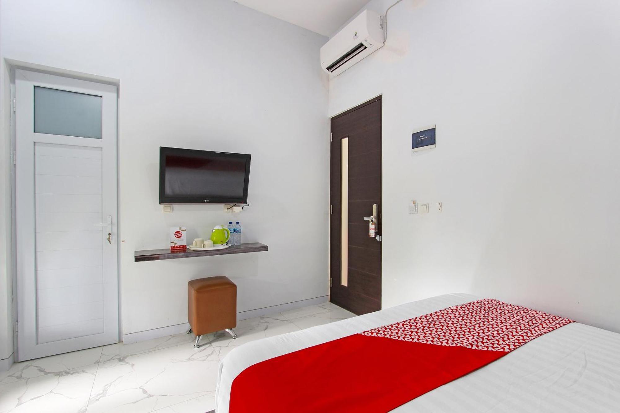 Super Oyo Capital O 91665 D'Prof Exclusive Guesthouse Semarang Eksteriør billede