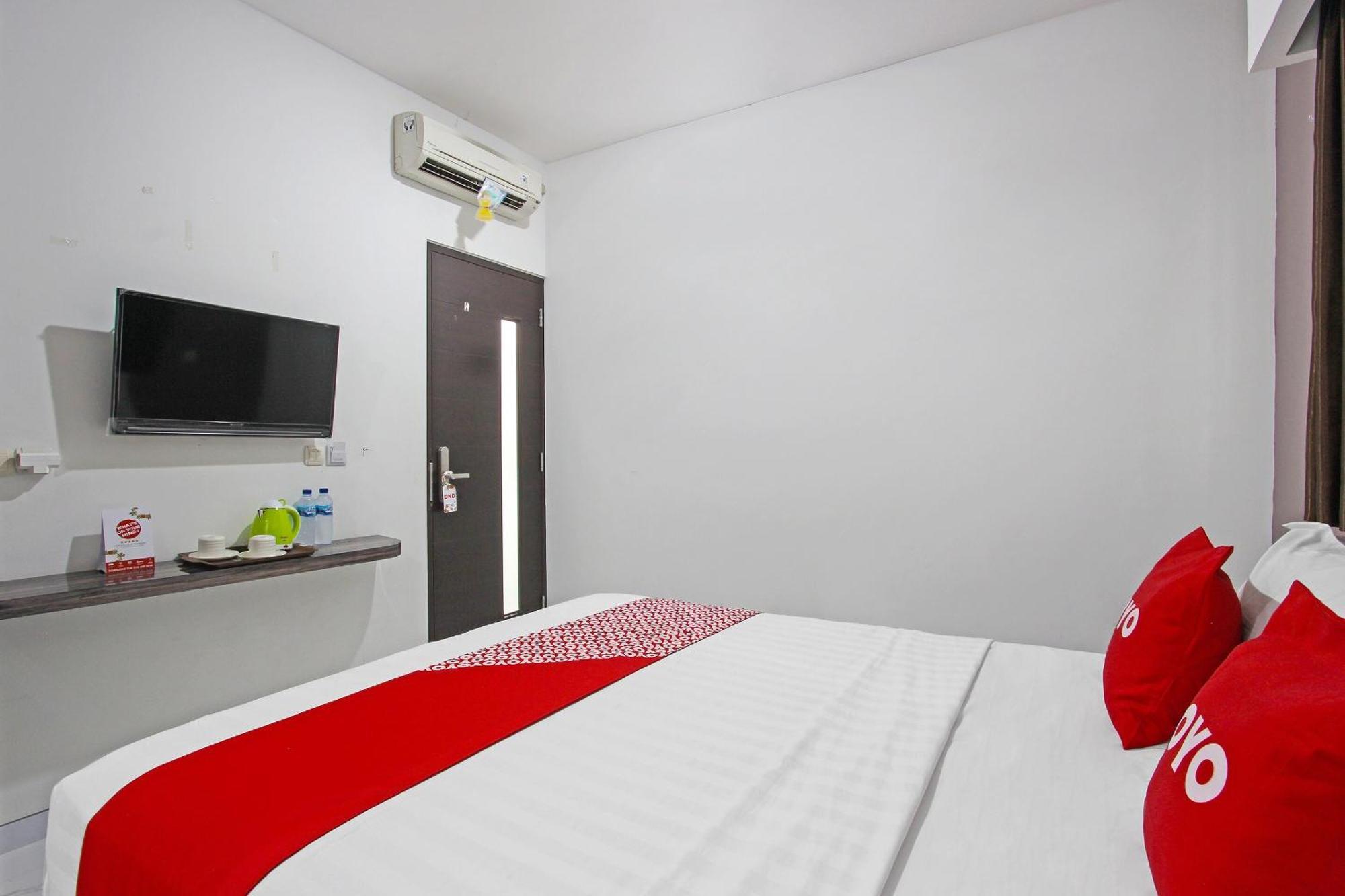Super Oyo Capital O 91665 D'Prof Exclusive Guesthouse Semarang Eksteriør billede
